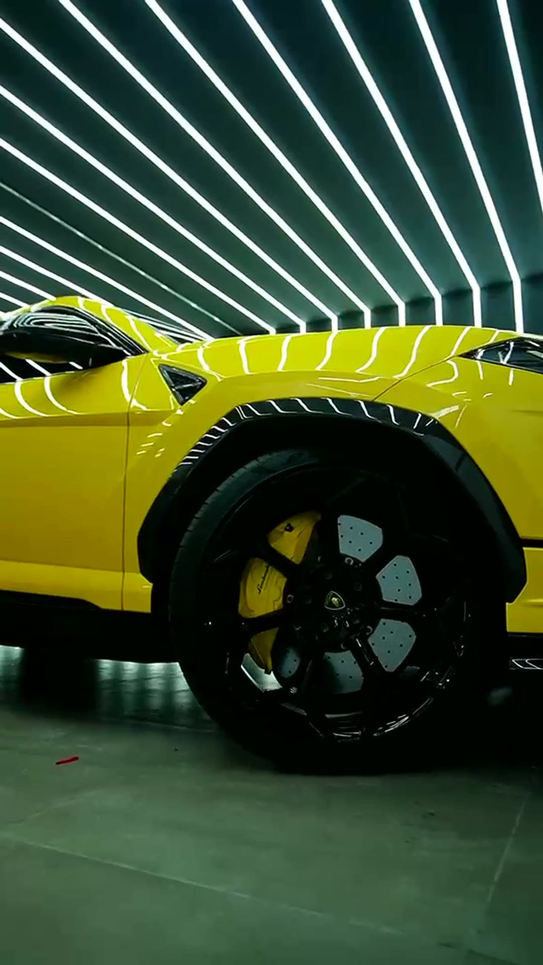 Lamborghini Urus wheel and panel finish at MAX WAX Al Quoz